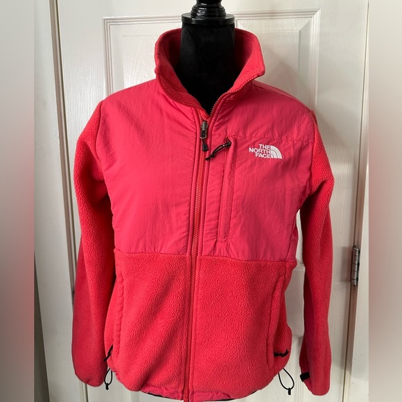 EUC North Face jacket- wi/pockets - zippers work perfectly. Med- red/pink - Picture 1 of 8